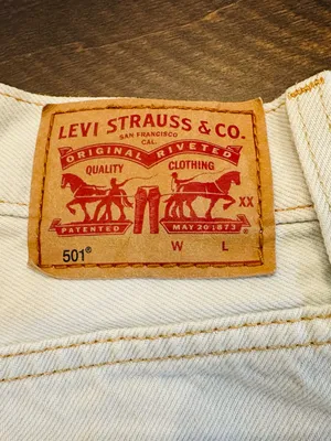 Levi’s 501 Distressed Women’s Light Wash Button Fly Shorts-Size 26 thumbnail 11