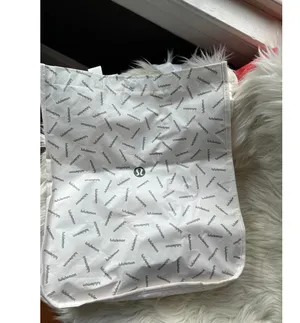 Lululemon White and Green Reusable Tote Bag - Stylish & Eco-Friendly thumbnail 1
