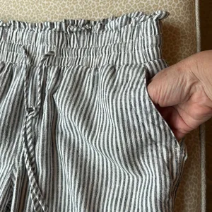 A new day stripped cropped linen blend drawstring pants with pockets size S thumbnail 3