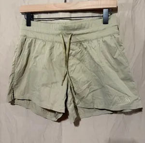 North face shorts thumbnail 1