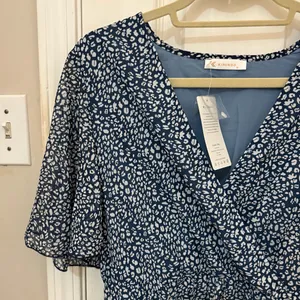 NWT!! KIRUNDO V-Neck Ruffle Abstract Floral Print Dress in Blue & White thumbnail 8