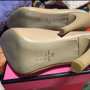 Women's Tan Pumps Size 5.5 thumbnail 3