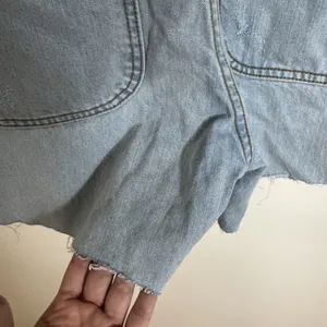 BDG Shortall Overalls Womens 30W Light Wash Denim Distressed‎ Raw Hem Shorts thumbnail 13
