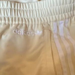 NWOT adidas Cream Track/Jogger Pants with ICONIC Side Stripes Size Medium thumbnail 5