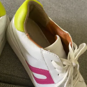 🌿🛍️Lucky Brand “Hinta” leather sneakers women’s size 7 thumbnail 2