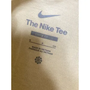 The Nike Tee Women's Yellow Short Sleeve Crew Neck Basic Loose T Shirt Top Sz S thumbnail 3