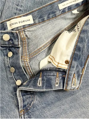 Aritzia Denim Forum Cotton The Joni High Rise Loose Denim Jeans Butter Mom SZ 29 thumbnail 4