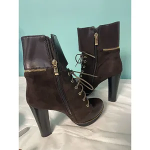 Italina Brown Suede Ankle Boots Gold Zipper and Buckle Size 7.5M‎ thumbnail 5