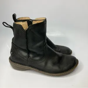 UGG Neevah short boot‎ black leather Shearling lined size 7 thumbnail 2