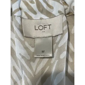 Ann Taylor LOFT Sleeveless Animal Print Top Size M Cream Tan V Neck Tie Detail thumbnail 7