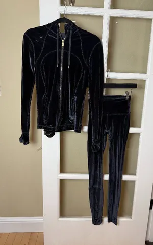 LULULEMON Velvet Set Define Gold Zip Up Jacket Size 6 & Leggings Size 2 Black thumbnail 1