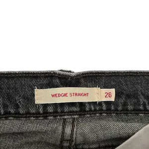 Levi's Premium Black Wedgie Straight Jeans Sz 26 thumbnail 2
