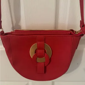 Elegant Red Shoulder Bag with Gold Accent thumbnail 1