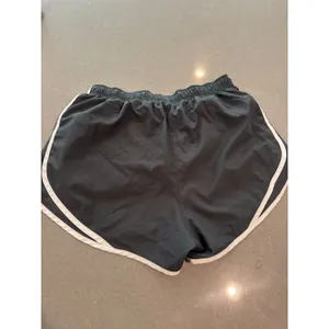 Nike‎ Women's Running Athletic Shorts Gray White Side Vents thumbnail 3