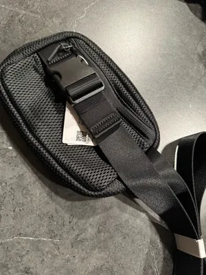 LULULEMON - Black Everywhere Belt Bag 1L Knit Mesh - $48 thumbnail 8