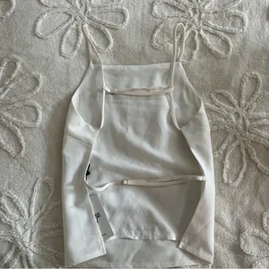 Open-back White Halter Top thumbnail 2