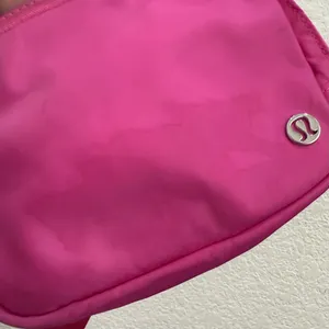 LULULEMON Athletica Everywhere Belt Bag 1L Sonic Pink thumbnail 9