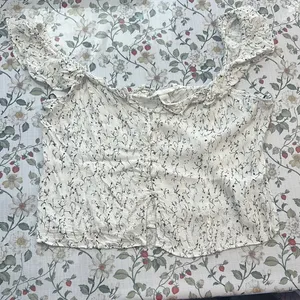 H&M White and black Floral Ruffle trimmed top set piece Size XXL thumbnail 3