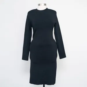 Alice & Olivia - Estelle Twist Detail‎ Body-con Dress. thumbnail 5