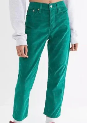 Levi’s wedgie straight green corduroy crop pant size 28 thumbnail 1