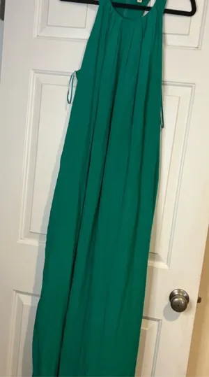 Everly Elegant Green Halter Maxi Dress Flowy Pockets thumbnail 1