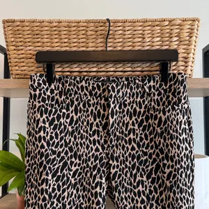 Banana Republic Mid-Rise Sloan Leopard Jacquard Ankle Woven Career Dress Pant 6 thumbnail 2