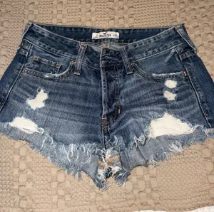 Hollister Jean Shorts thumbnail 1