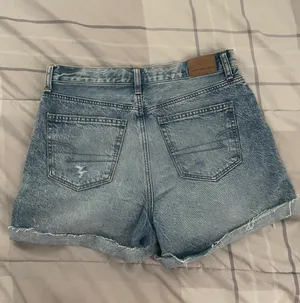 American Eagle Outfitters Mom Jean Shorts thumbnail 2