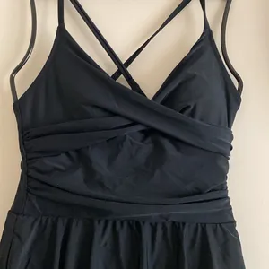 SHAPERIN Swim Dress Medium Women 1pc Skirted Swimsuit Tummy Control Bathing Suit thumbnail 3