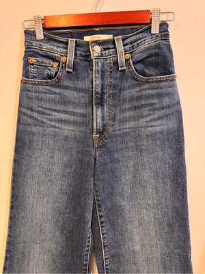 Levi’s Ribcage Bell 24x32 thumbnail 3