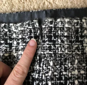Banana Republic Black and white mid thigh knit skirt never Worn thumbnail 4