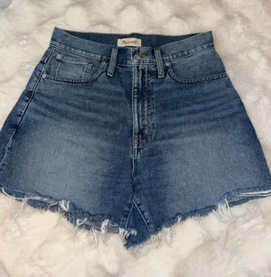 Madewell MomShortsBlue High-Rise Frayed Denim Shorts thumbnail 1