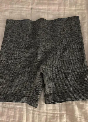 Colsie Spandex Shorts Gray Size M thumbnail 3