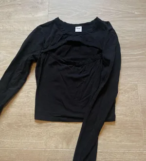 Aritzia Long Sleeve thumbnail 1