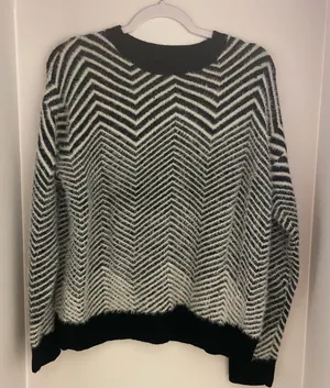 100% Acrylic Sweater. Womens. Small. Black & White Chevron. Fluffy Soft Texture. thumbnail 1