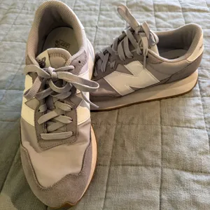 New Balance Women's 237 'White Grey' Sneakers - Size 10 Low Top Ws237NM thumbnail 1