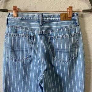 American Eagle High-Rise Mom Jeans SZ 0 thumbnail 3