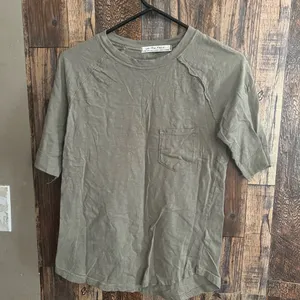 We the free womens gray T-shirt size (105) thumbnail 2