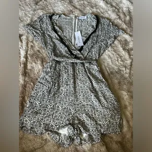NWT Waist Tie Romper White thumbnail 2