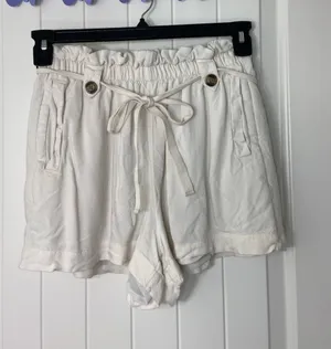 EUC American Eagle women's cream elastic stretch waist‎ belted casual shorts M thumbnail 1