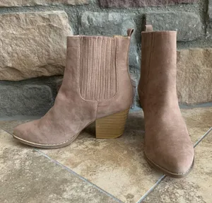 NEW Taupe Pointed Toe Bootie Tan Size 6.5 thumbnail 2