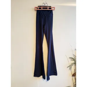 OFFLINE by Aerie Real Me Crossover Flare Leggings Navy Blue‎ High Rise XS thumbnail 2