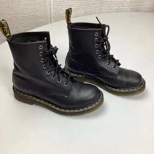 Dr. Martens 1460 Black Leather Combat Boots Women’s Size 7 thumbnail 2