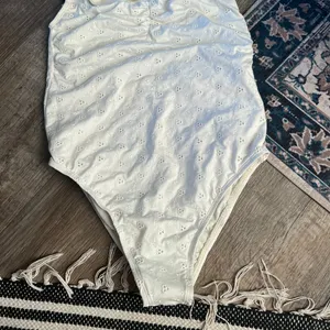 NWT Dippin' Daisy's Women's‎ Ivory Eyelet Lined One-Piece Swimsuit Size S thumbnail 2
