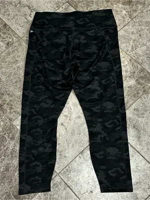 Fabletics High Waisted Powerholds Leggings NEW Charcoal Camo 7/8 Size XL thumbnail 4