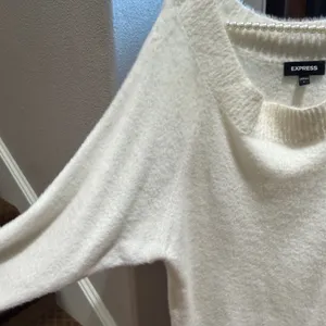 Express Cream V-Neck Sweater thumbnail 4