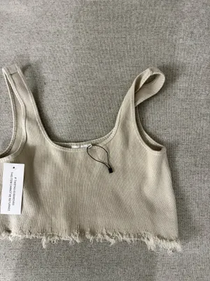 NWT Sisters&Seekers Cropped Top thumbnail 4