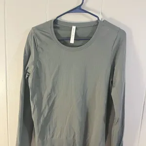 ATHLETA LONG SLEEVE ATHLETIC TOP thumbnail 1