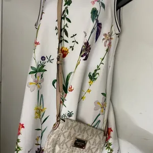 Michael Kors White Leather Crossbody Bag thumbnail 6
