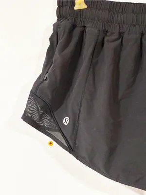 Lululemon Hotty Hot Low-Rise Lined Short 2.5" Black Athletic Size 8 thumbnail 4